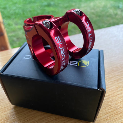 Tee burgtec 35x35 roja